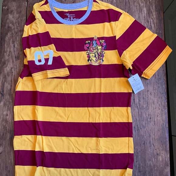 Harry Potter Striped Seeker Shirt Gryffindor - Picture 1 of 1
